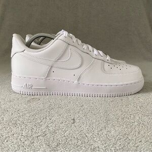 Nike Shoes Mens 8.5 Triple White Air Force 1 Low '07 Athletic Sneaker CW2288-111